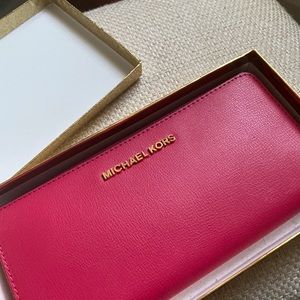 MICHAEL KORS HOT PINK WRISTLET